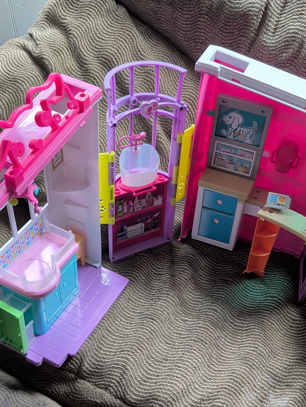 Barbie Mobile Veterinary Animal Clinic Playset